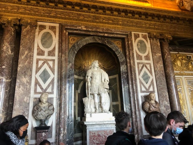 Statue de Louis XIV au château de versailles